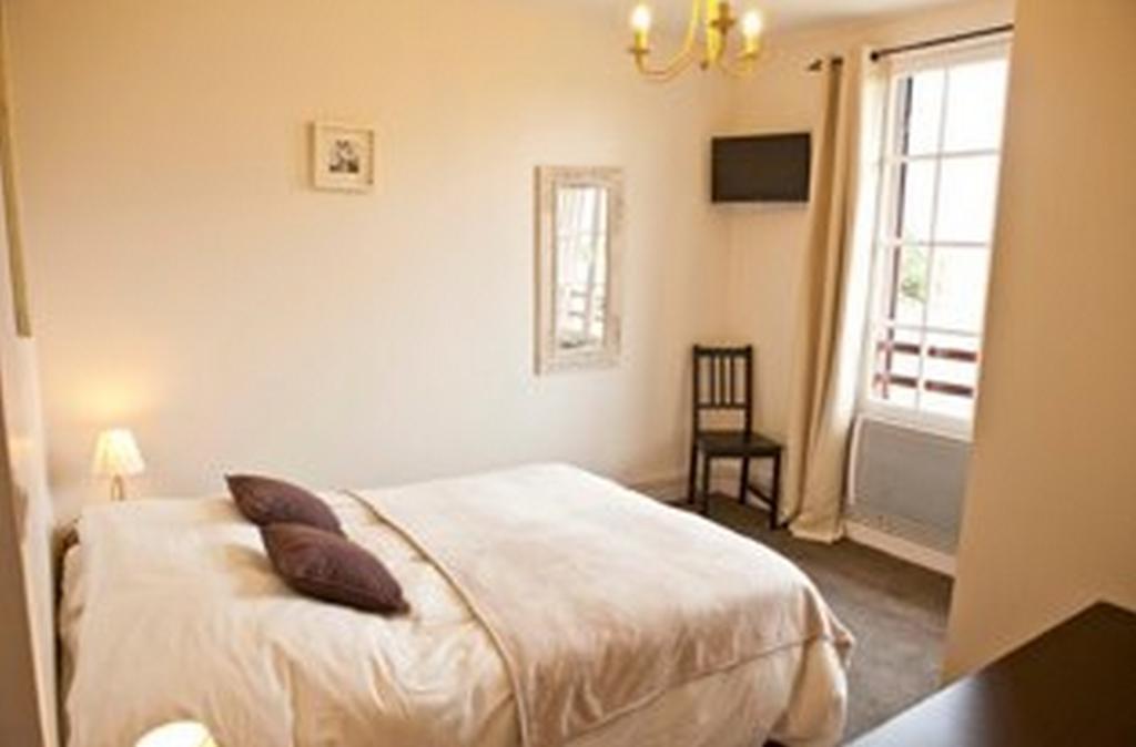 Logis Auberge Des Aulnettes Hérouville-Saint-Clair Zewnętrze zdjęcie