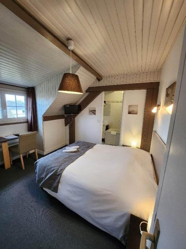 Logis Auberge Des Aulnettes Hérouville-Saint-Clair Zewnętrze zdjęcie