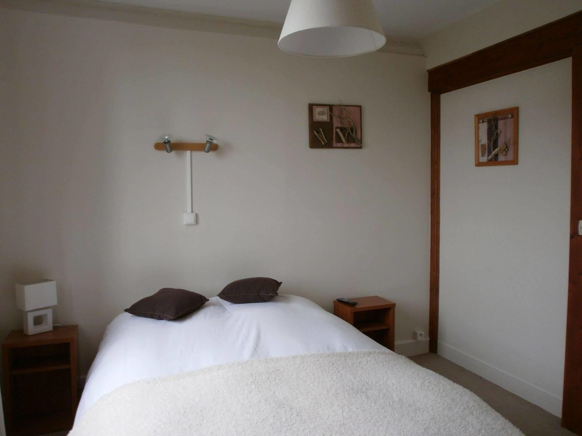 Logis Auberge Des Aulnettes Hérouville-Saint-Clair Zewnętrze zdjęcie