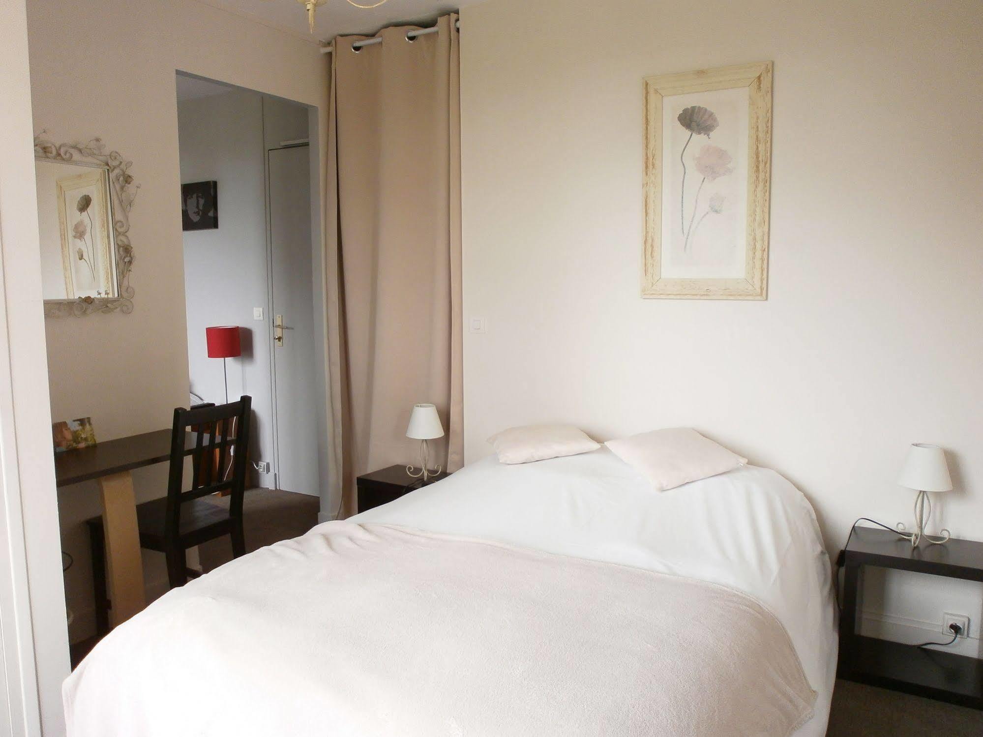 Logis Auberge Des Aulnettes Hérouville-Saint-Clair Zewnętrze zdjęcie
